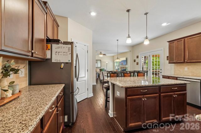 2006 Topaz Plaza, Davidson, NC 28036