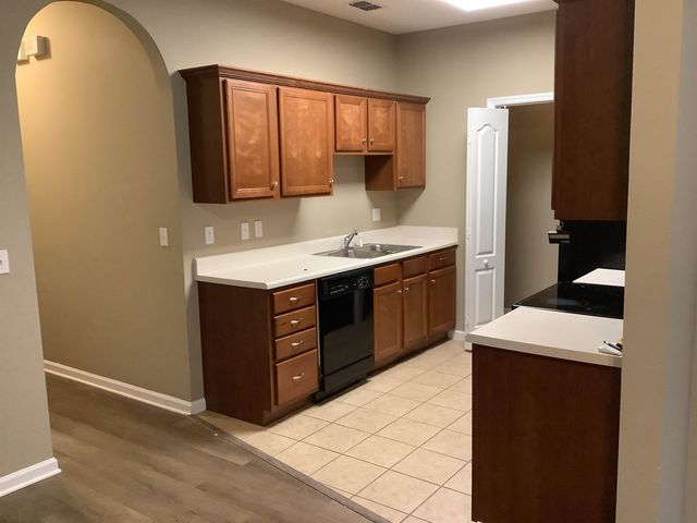 2894 Lakeshore Dr, Tallahassee, FL 32312