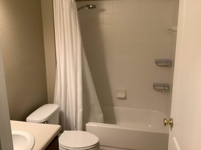 2894 Lakeshore Dr, Tallahassee, FL 32312