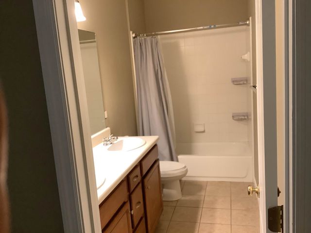 2894 Lakeshore Dr, Tallahassee, FL 32312