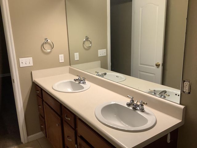 2894 Lakeshore Dr, Tallahassee, FL 32312