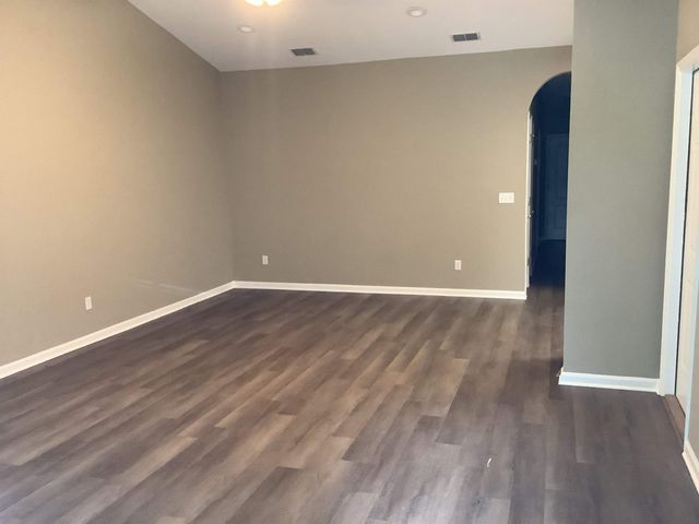 2894 Lakeshore Dr, Tallahassee, FL 32312