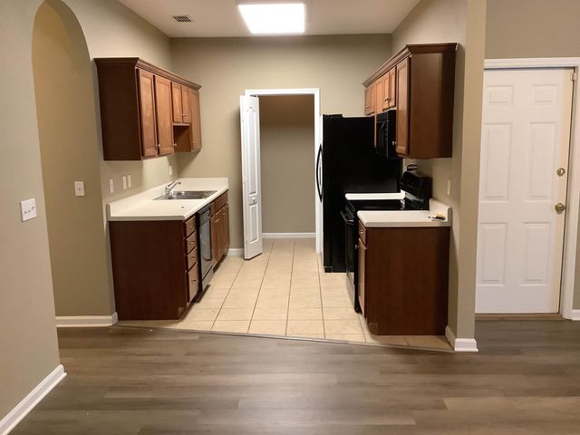 2894 Lakeshore Dr, Tallahassee, FL 32312