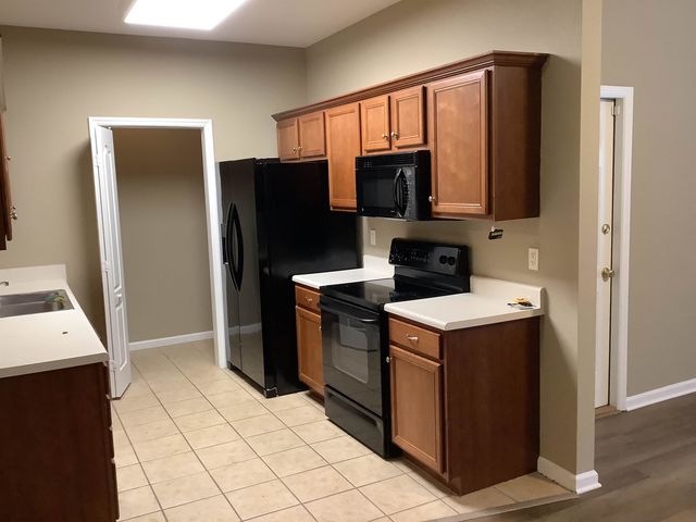 2894 Lakeshore Dr, Tallahassee, FL 32312