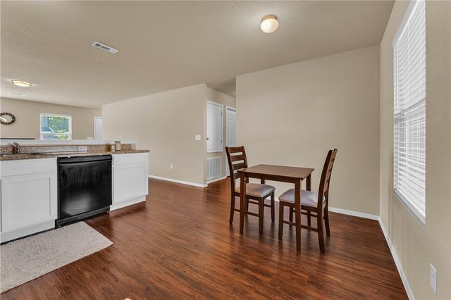 893 S Kingfisher Lane, Fayetteville, AR 72701