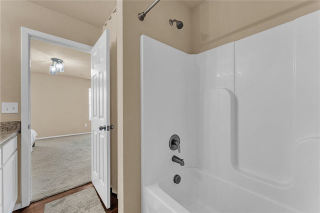 893 S Kingfisher Lane, Fayetteville, AR 72701