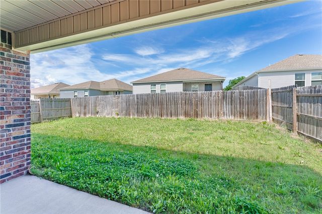 893 S Kingfisher Lane, Fayetteville, AR 72701