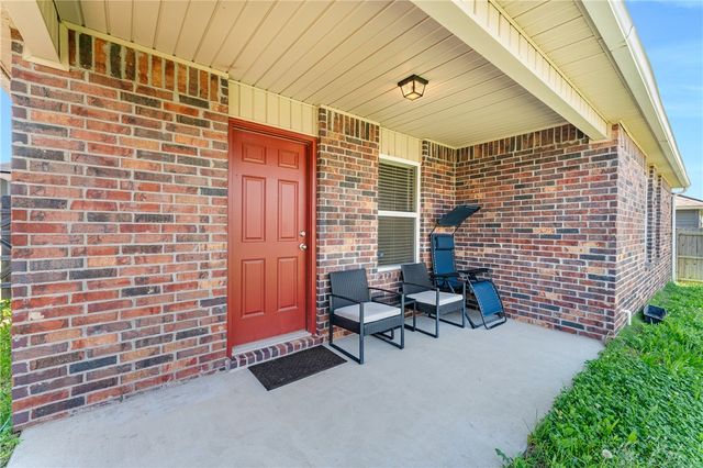 893 S Kingfisher Lane, Fayetteville, AR 72701