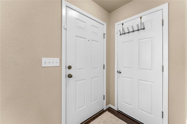 893 S Kingfisher Lane, Fayetteville, AR 72701