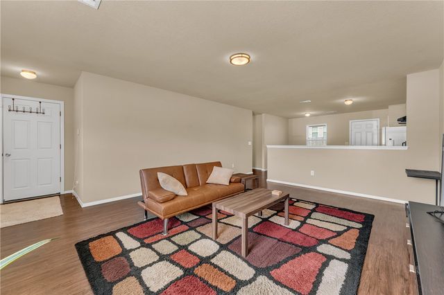 893 S Kingfisher Lane, Fayetteville, AR 72701