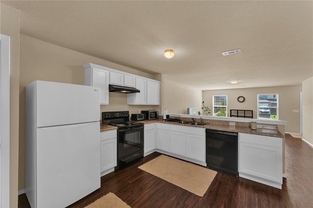893 S Kingfisher Lane, Fayetteville, AR 72701
