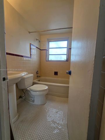 8024 Harding Avenue 1A, Miami Beach, FL 33141