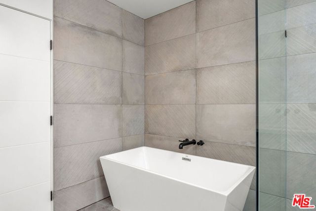 3925 Alla Road, Los Angeles, CA 90066