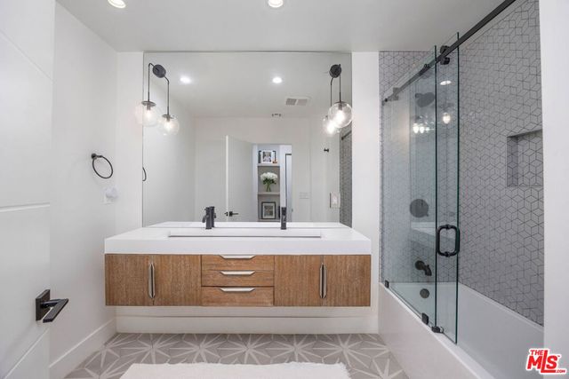 3925 Alla Road, Los Angeles, CA 90066