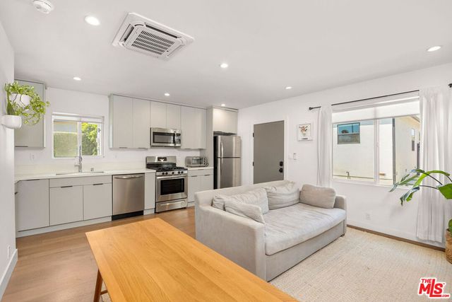 3925 Alla Road, Los Angeles, CA 90066