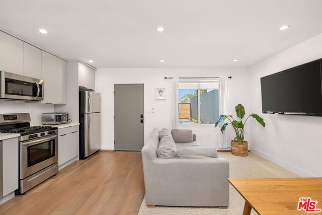 3925 Alla Road, Los Angeles, CA 90066