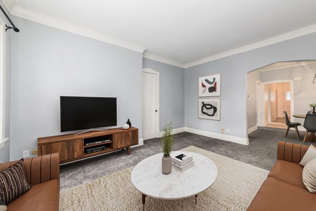 5253 W Cullom Avenue, Chicago, IL 60641