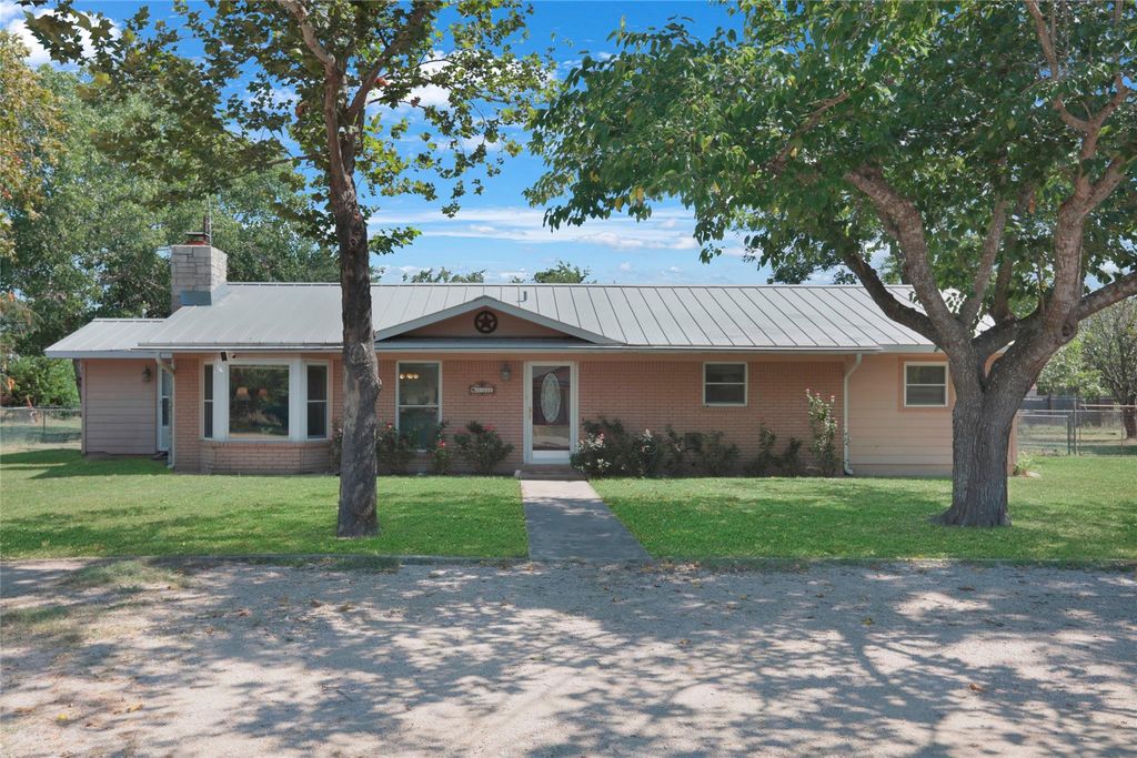 661 W South ST, Bertram, TX 78605