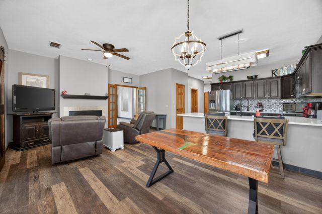 3755 W Kay Pointe Boulevard, Springfield, MO 65802