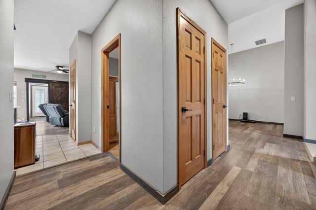 3755 W Kay Pointe Boulevard, Springfield, MO 65802