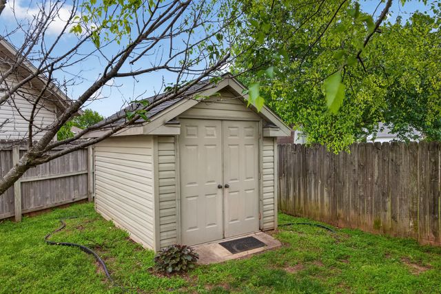3755 W Kay Pointe Boulevard, Springfield, MO 65802