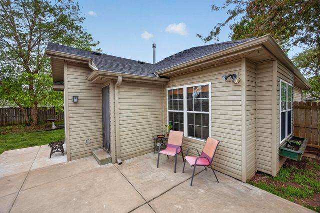 3755 W Kay Pointe Boulevard, Springfield, MO 65802