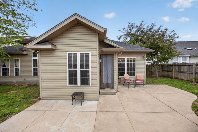 3755 W Kay Pointe Boulevard, Springfield, MO 65802