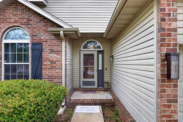 3755 W Kay Pointe Boulevard, Springfield, MO 65802
