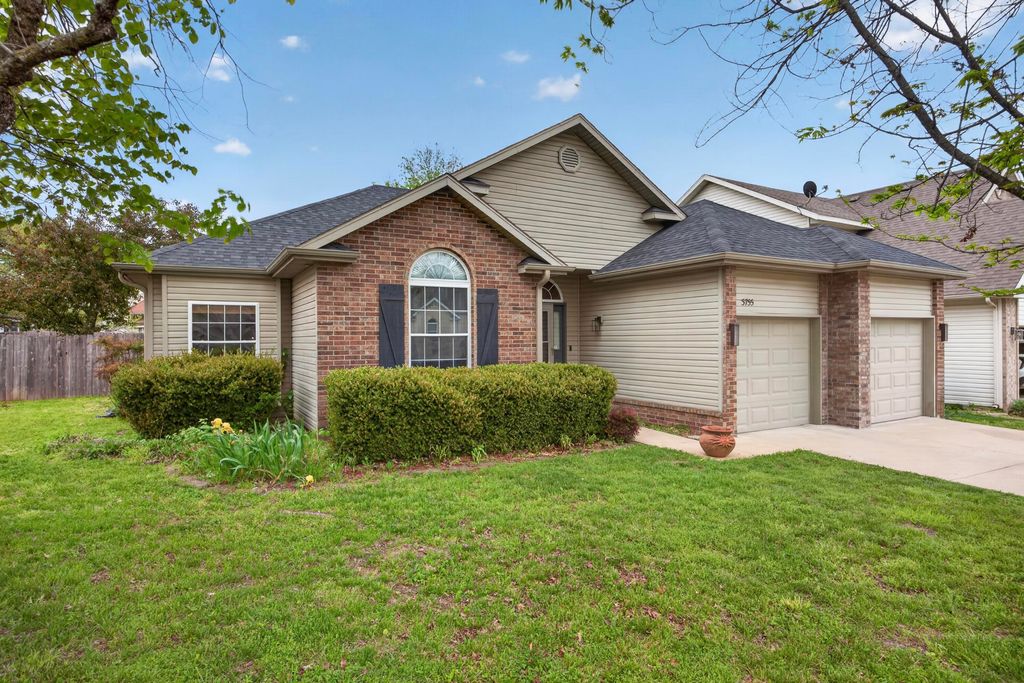 3755 W Kay Pointe Boulevard, Springfield, MO 65802