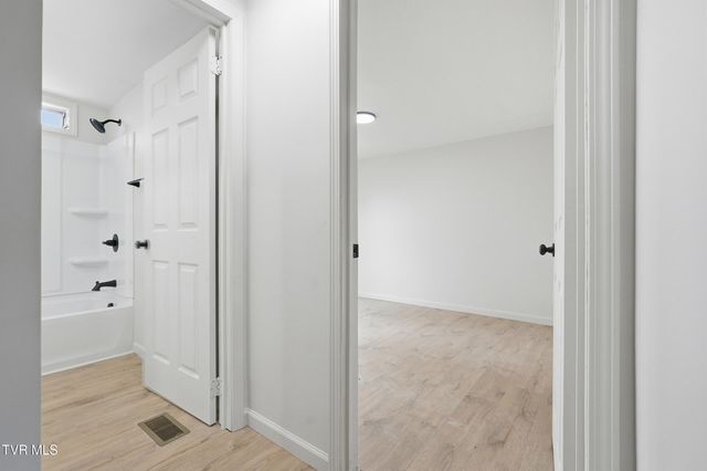 449 Bayhill Drive, Piney Flats, TN 37686