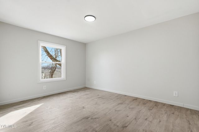 449 Bayhill Drive, Piney Flats, TN 37686