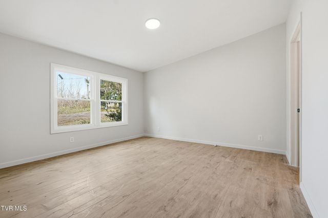 449 Bayhill Drive, Piney Flats, TN 37686