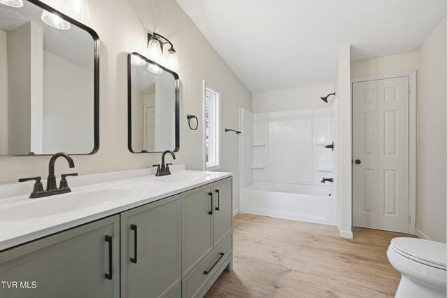 449 Bayhill Drive, Piney Flats, TN 37686