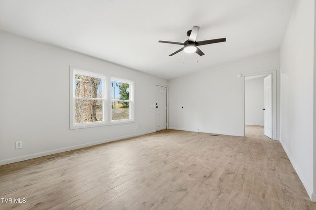 449 Bayhill Drive, Piney Flats, TN 37686