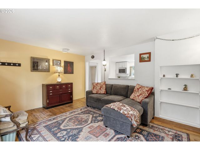 2199 CLEVELAND St, Eugene, OR 97405