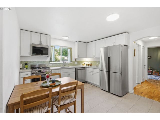 2199 CLEVELAND St, Eugene, OR 97405