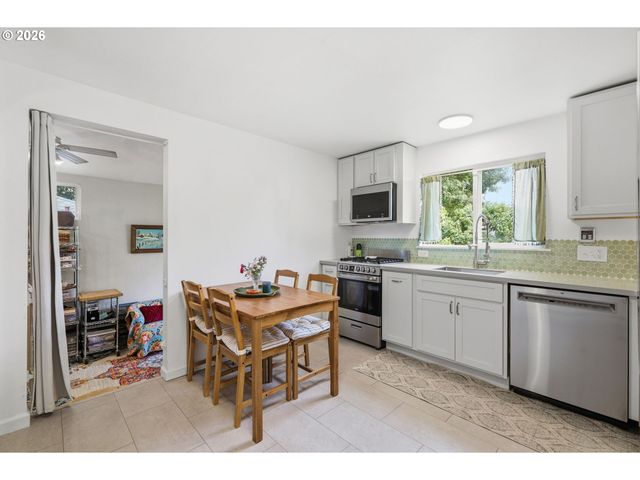 2199 CLEVELAND St, Eugene, OR 97405