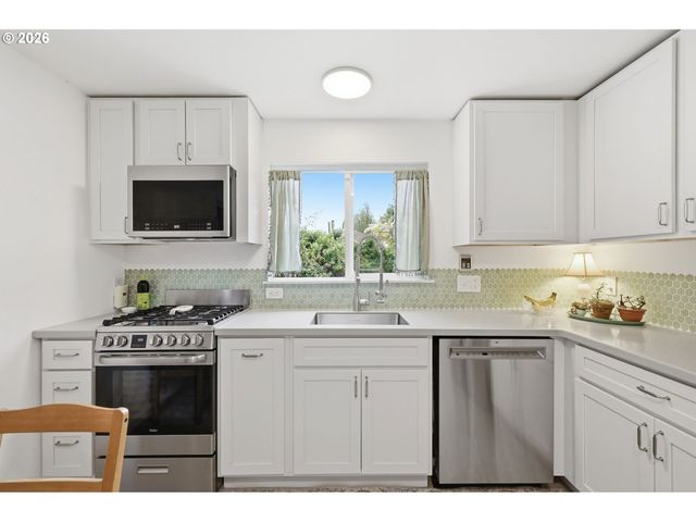 2199 CLEVELAND St, Eugene, OR 97405