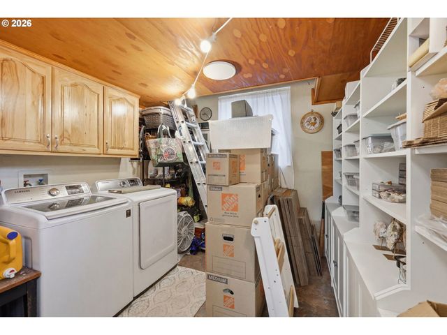 2199 CLEVELAND St, Eugene, OR 97405