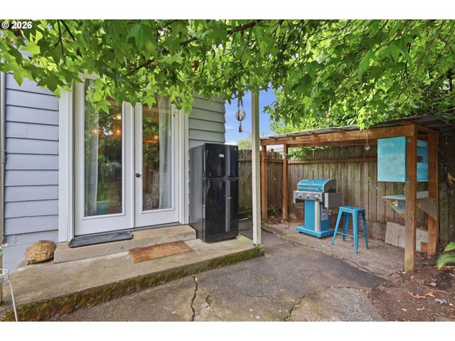 2199 CLEVELAND St, Eugene, OR 97405