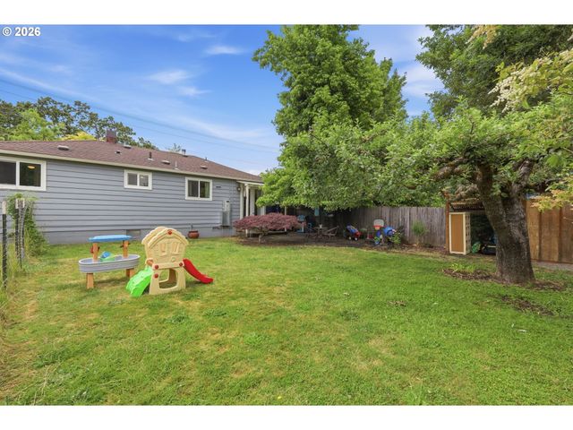 2199 CLEVELAND St, Eugene, OR 97405