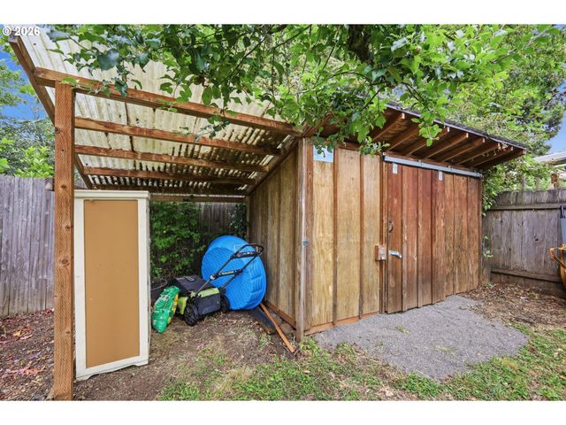 2199 CLEVELAND St, Eugene, OR 97405