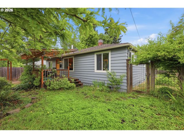 2199 CLEVELAND St, Eugene, OR 97405