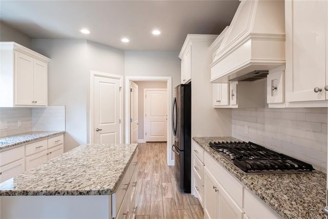 12037 Ashford Drive, Yukon, OK 73099