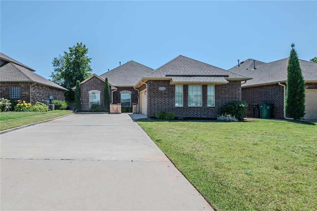 12037 Ashford Drive, Yukon, OK 73099