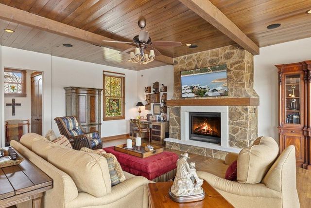 2217 Seabiscuit CV 113, Spicewood, TX 78669