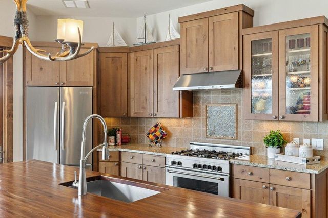 2217 Seabiscuit CV 113, Spicewood, TX 78669