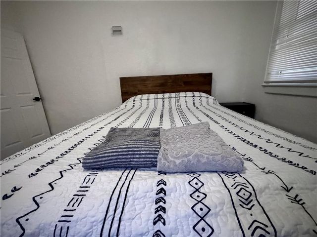 4319 E 56 Street, Kansas City, MO 64130