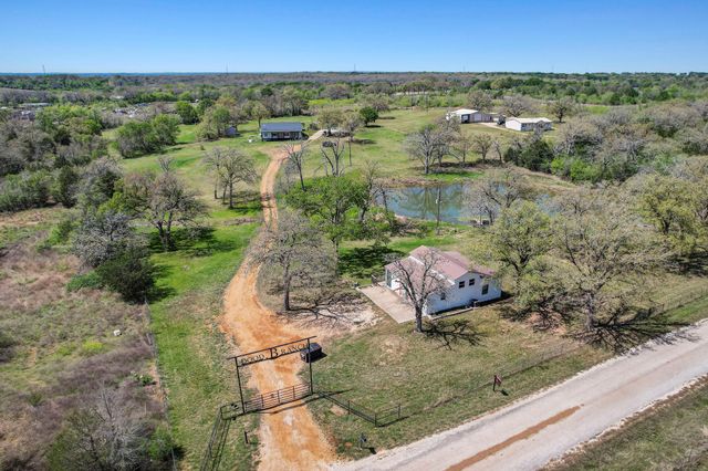 1025 County Road 454, Lincoln, TX 78948