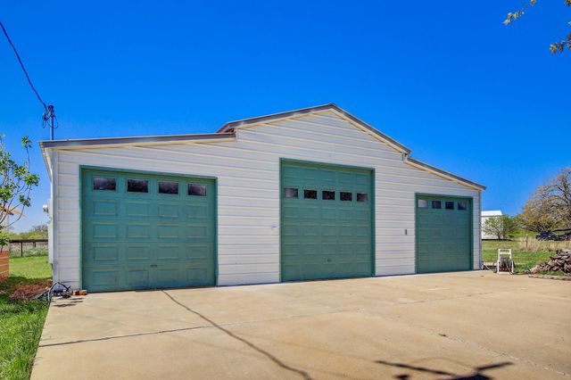 1025 County Road 454, Lincoln, TX 78948